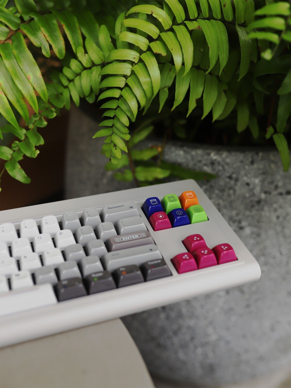 80Retros XT1981 70% Vintage Pre-built Mechanical Keyboard (Ex-Demo