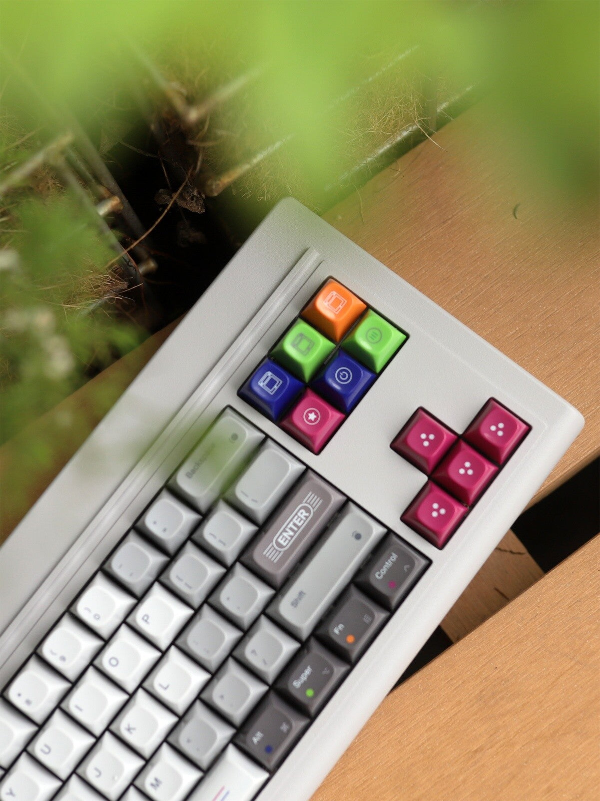 80Retros XT1981 70% Vintage Pre-built Mechanical Keyboard (Ex-Demo