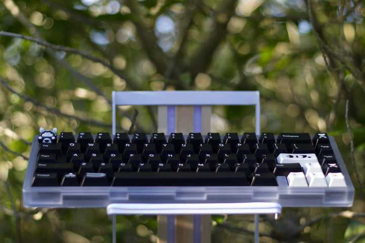 Qwertyqop - Keyboard Accessories - Mechanical Keyboard Shelf (LED) - Keebz N Cables